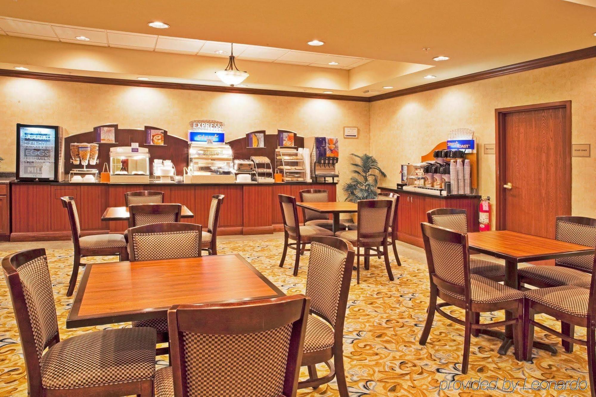 巴托智选假日酒店&套房 外观 照片